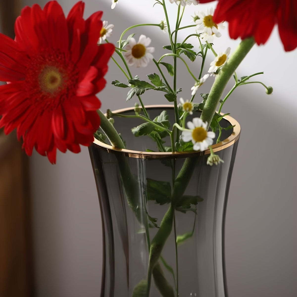 Elegant Minimalist Glass Vase - Transparent, Fresh Flower-Friendly Design for Chic Nordic Living Room Decor